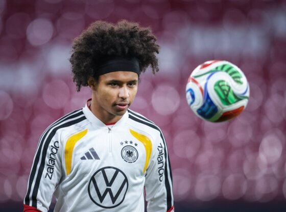 O meio-campista alemão Karim Adeyemi durante um treino.